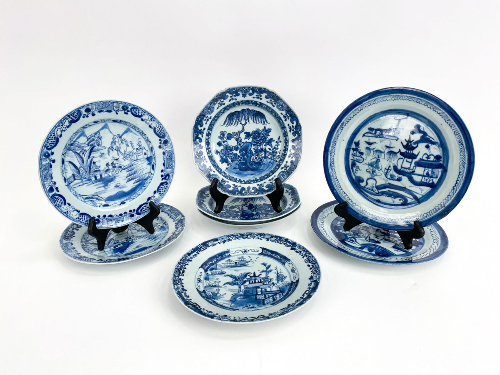 GROUPING OF CHINESE EXPORT BLUE & WHITE PLATES (1 of 9)