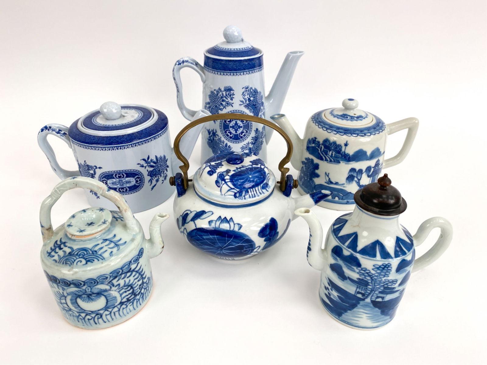 (6) CHINESE EXPORT BLUE & WHITE TEAPOTS, ETC. (1 of 11)