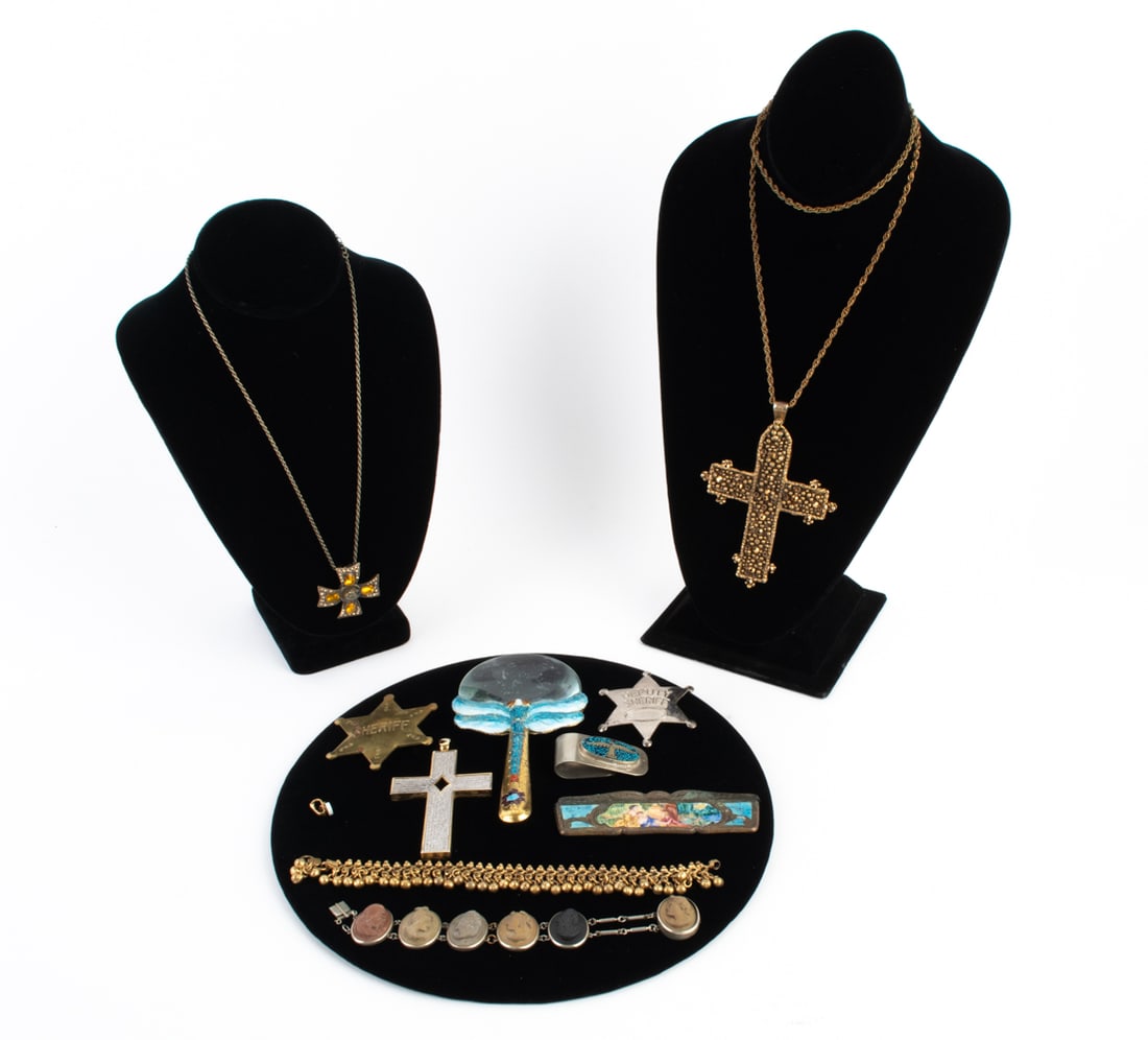 VINTAGE & ANTIQUE JEWELRY & OBJETS DE VERTU: Eclectic grouping of jewelry and accessories, including an Italian .800 silver and En Plein enamel comb case, Mexican alpaca silver money clip, enamel dragonfly-motif magnifying glass, and various oth