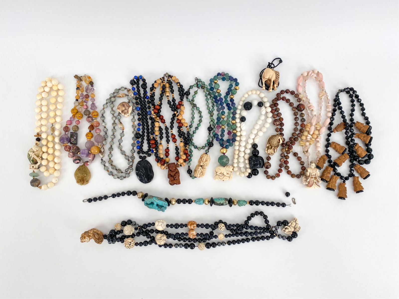 GROUPING OF HAND-CARVED NECKLACES INCL. NETSUKE (1 of 20)
