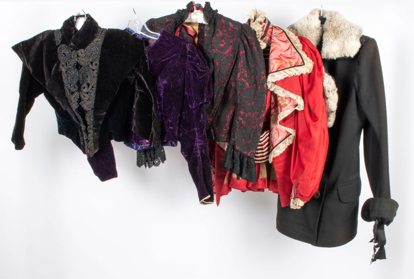 GROUPING OF VICTORIAN CLOTHING (1 of 13)