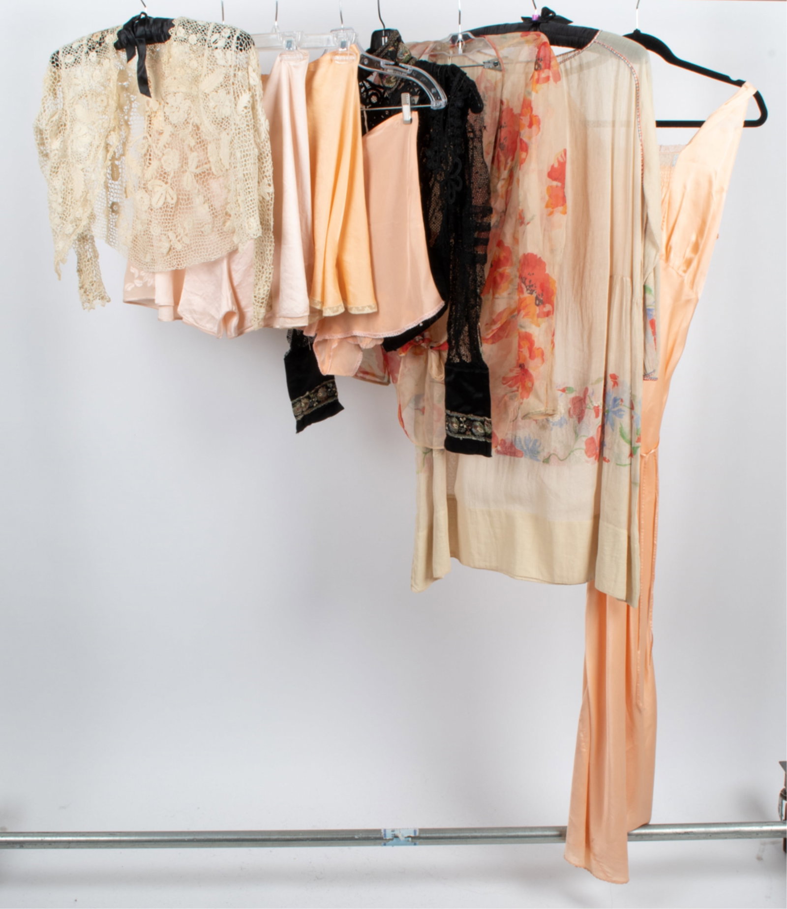 GROUPING OF VINTAGE LINGERIE & BOHEMIAN CLOTHING (1 of 17)