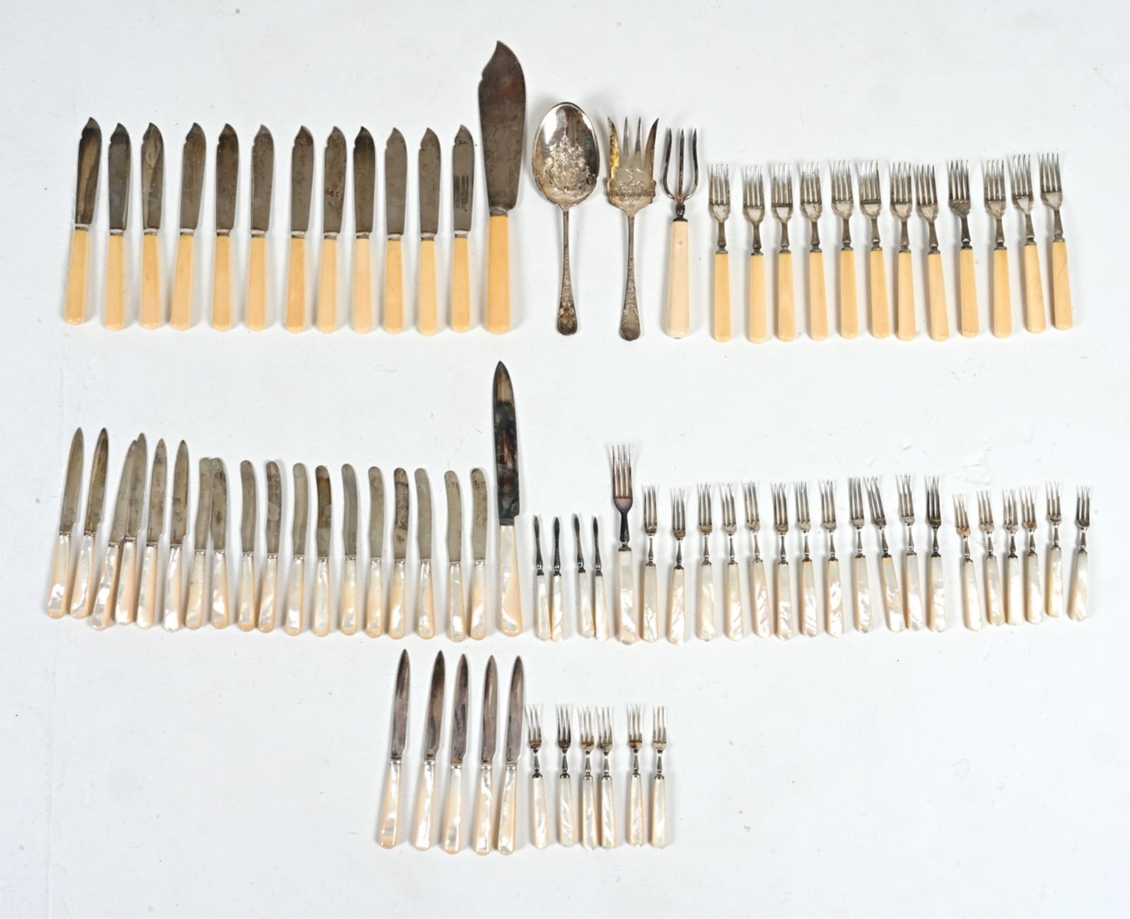GROUPING OF SILVERPLATE FLATWARE (1 of 14)
