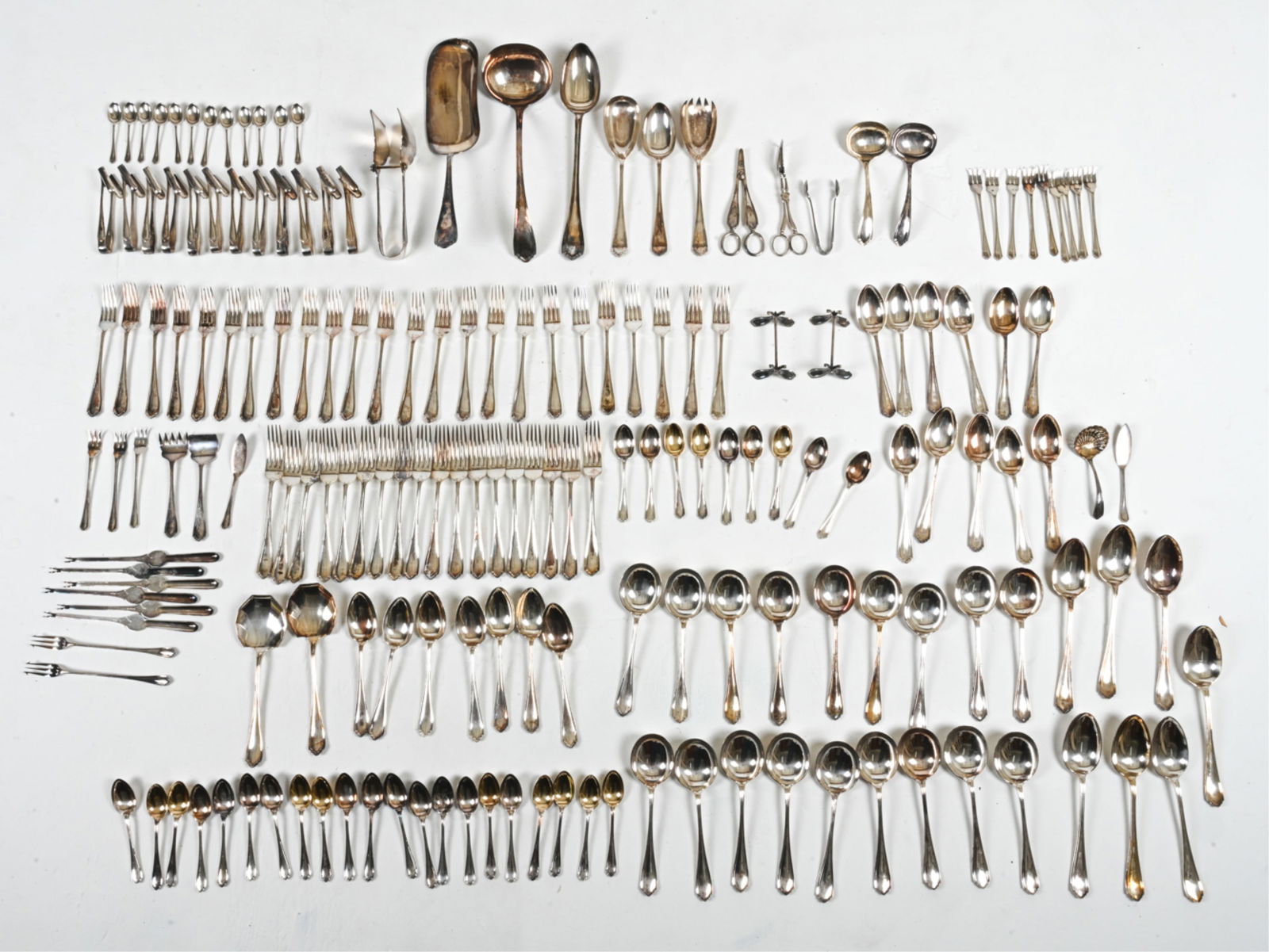 GROUPING OF SILVERPLATE FLATWARE & TABLEWARE (1 of 12)