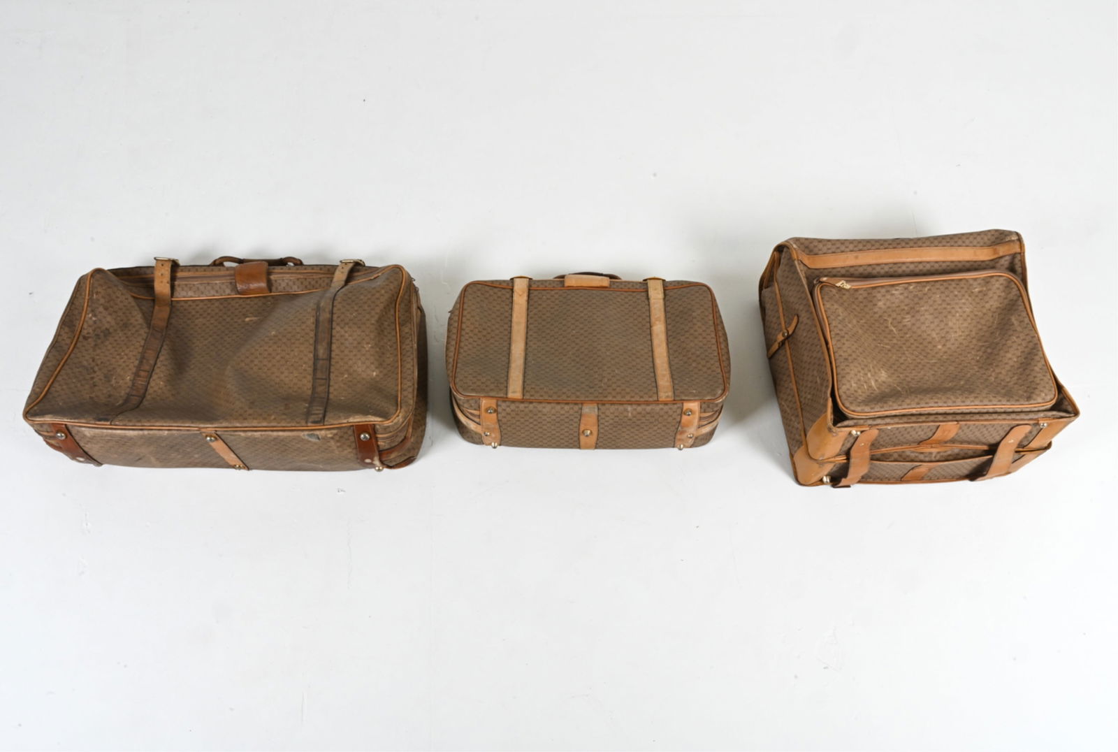 VINTAGE GUCCI COATED CANVAS LUGGAGE SUITE (1 of 11)
