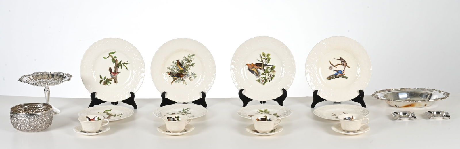GROUPING OF DECORATIVE CHINA & HOLLOWWARE (1 of 17)