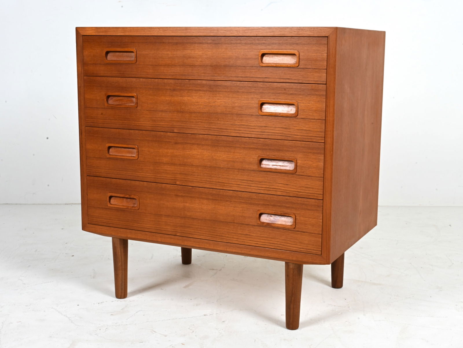 CARLO JENSEN FOR HUNDEVAD DANISH TEAK CHEST (1 of 18)