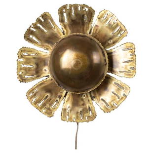 HOLM SORENSEN BRUTALIST BRASS FLOWER SCONCE: A fabulous Danish midcentury wall sconce designed by Sven Aage Holm Sørensen for Holm Sørensen and Co. in the 1960s. This whimsical Scandinavian Modern light is in a charming organic flower form cra