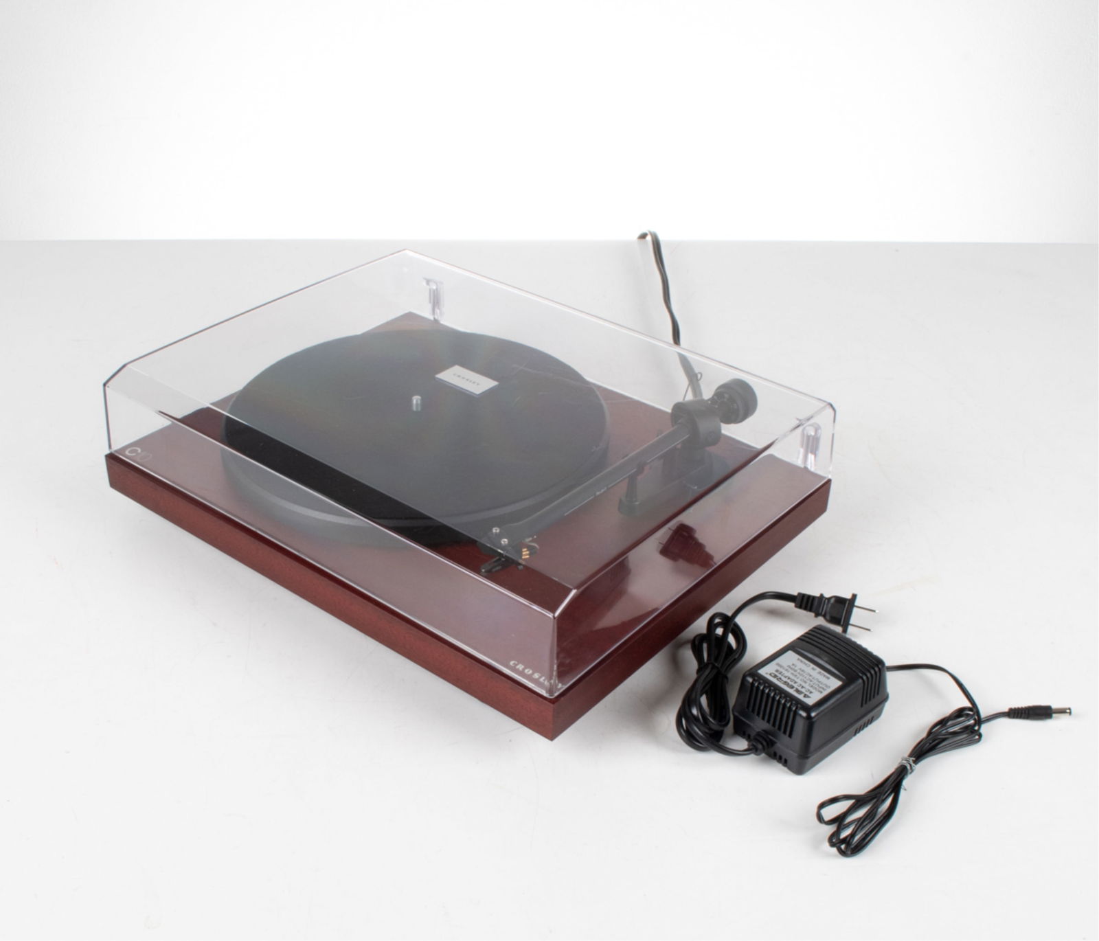 CROSLEY C10 TURNTABLE IN MAHOGANY (1 of 14)