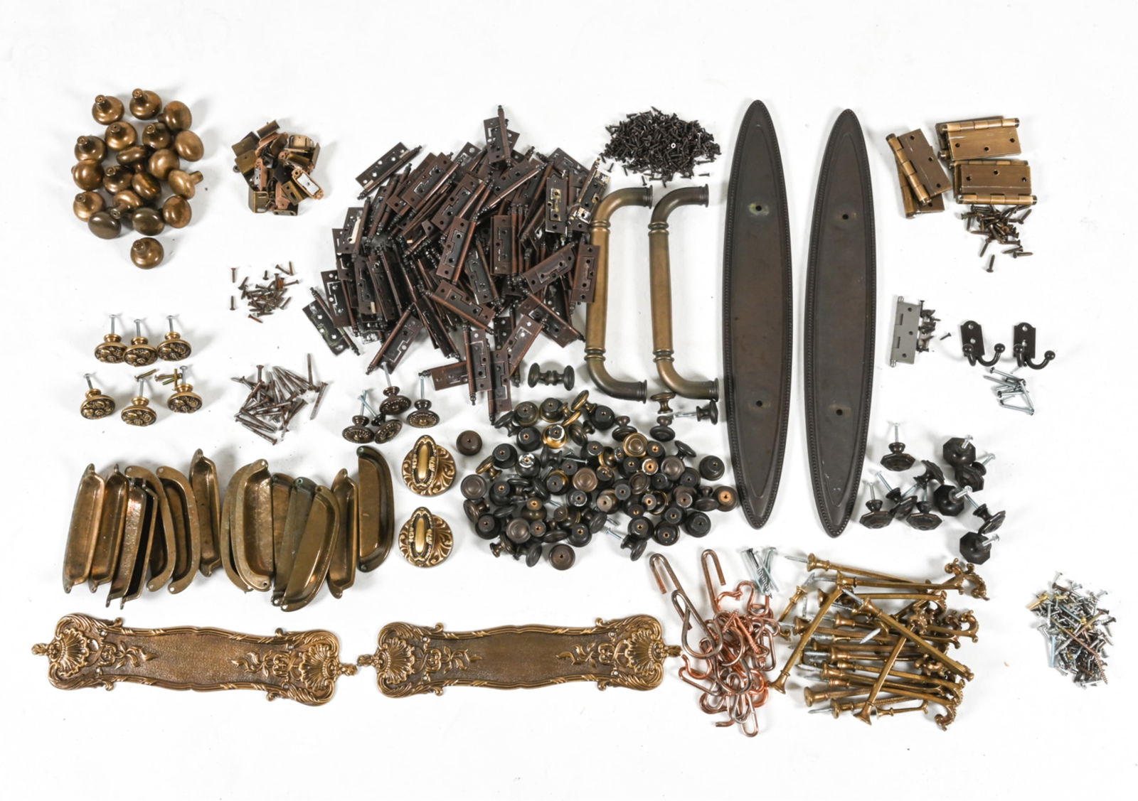 GROUPING OF BRASS HARDWARE (1 of 16)