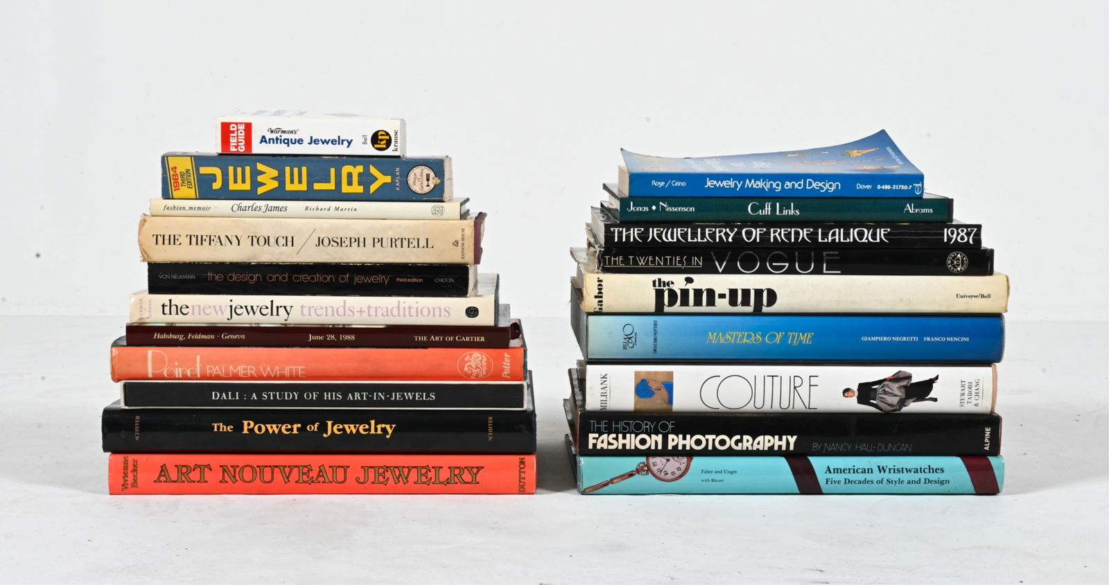 GROUPING OF BOOKS INCL. FASHION AND JEWLELRY (1 of 17)