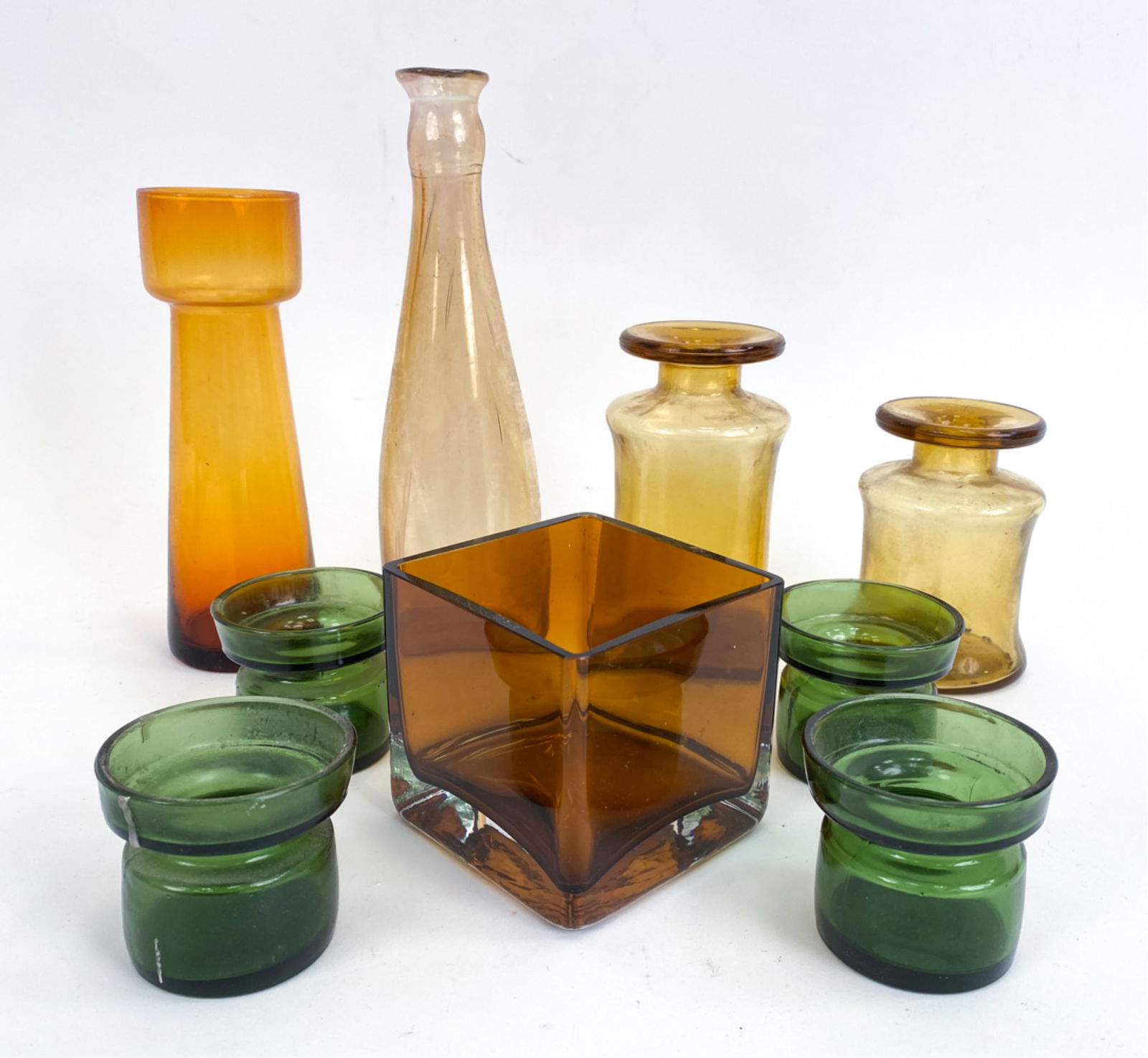 GROUPING OF MID-CENTURY ART GLASS (1 of 10)