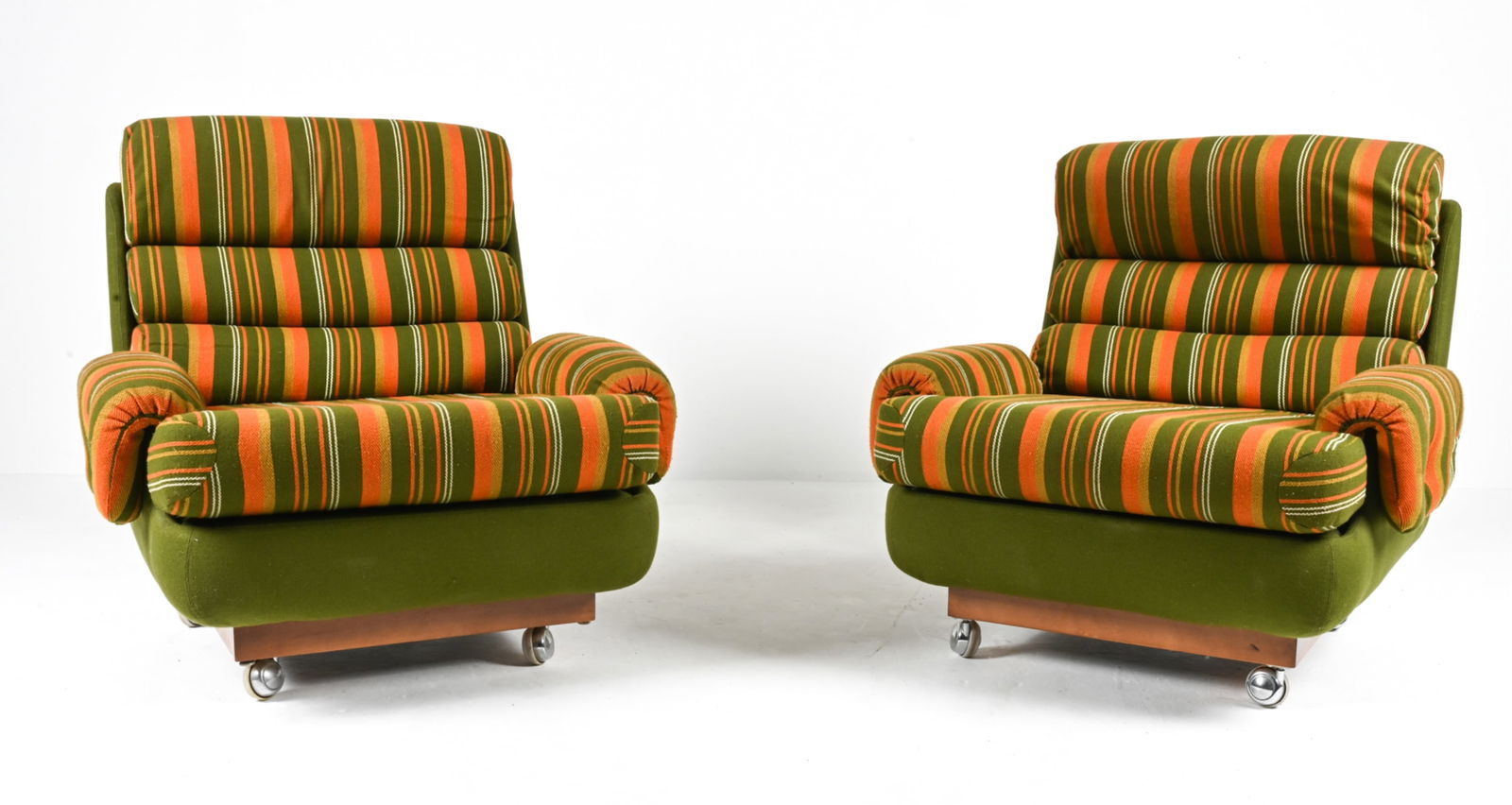 PAIR OF GERMAN SPACE AGE LOUNGE CHAIRS (1 of 20)