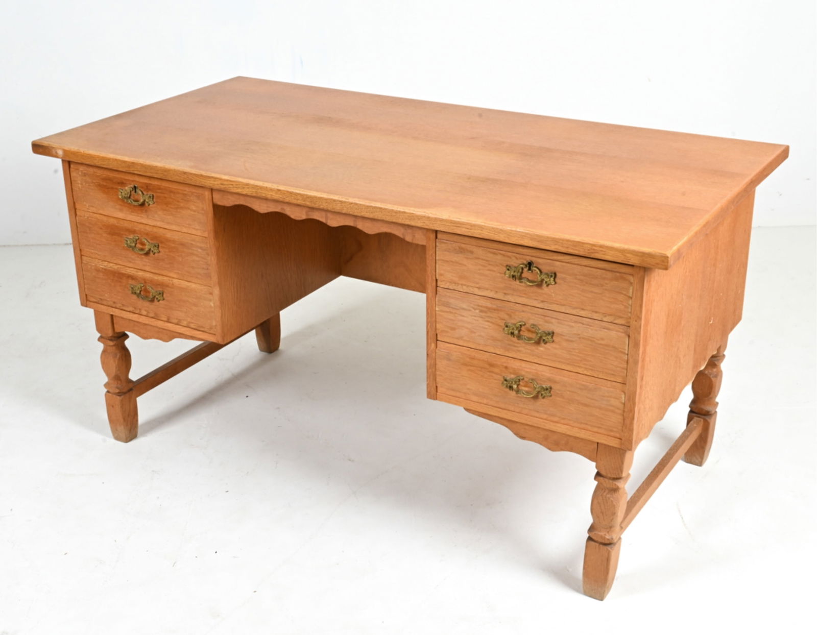 ATTR. HENNING KJAERNULF OAK DESK (1 of 19)