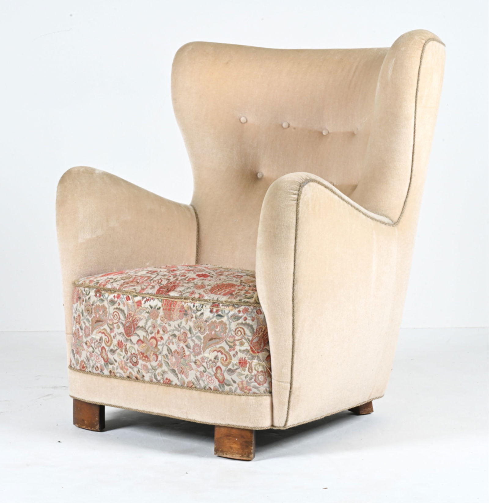 ATTR. VIGGO BOESEN FOR SLAGELSE EASY CHAIR (1 of 20)