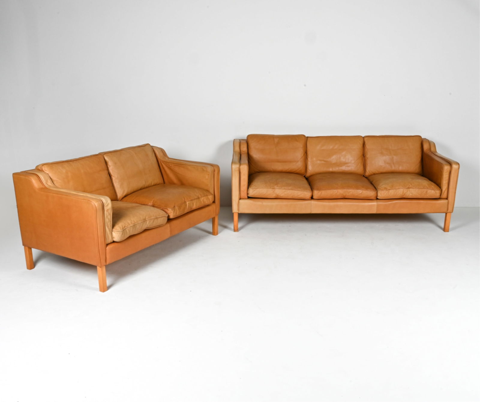 LEATHER SOFA SUITE IN THE MANNER OF BORGE MOGENSEN (1 of 20)