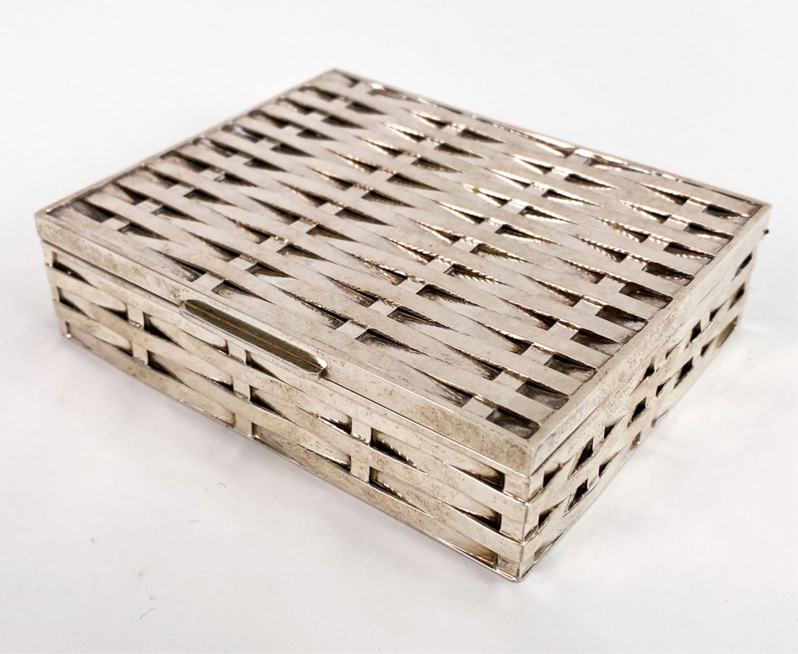 TIFFANY & CO. STERLING SILVER BASKET WEAVE BOX (1 of 12)