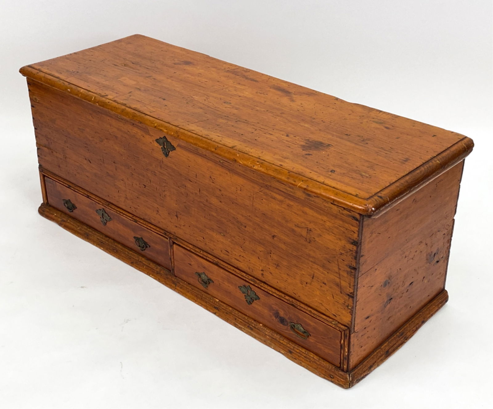 ANTIQUE AMERICAN PINE BLANKET CHEST (1 of 14)