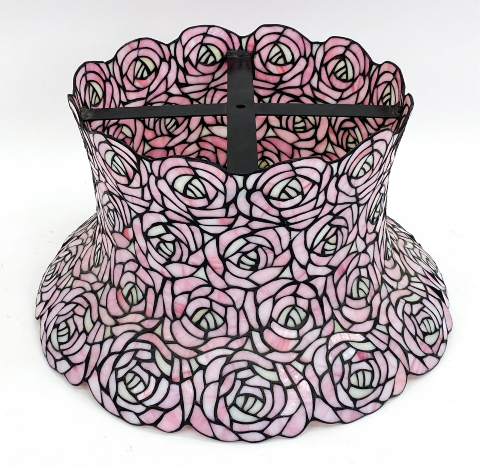 VINTAGE CABBAGE ROSE LEADED GLASS SHADE (1 of 7)