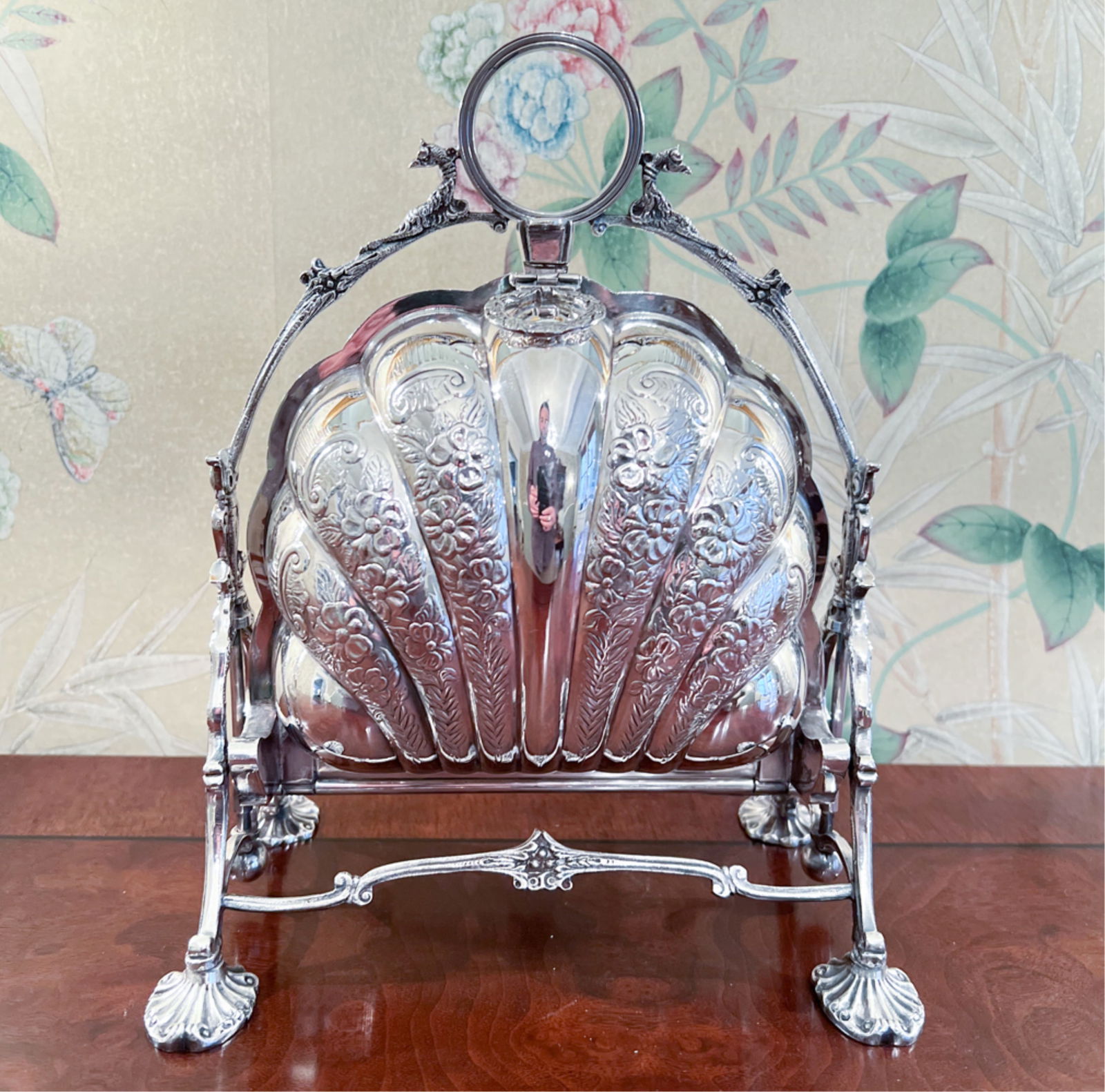 ANTIQUE SHEFFIELD ENGLISH SILVERPLATE BUN WARMER (1 of 15)