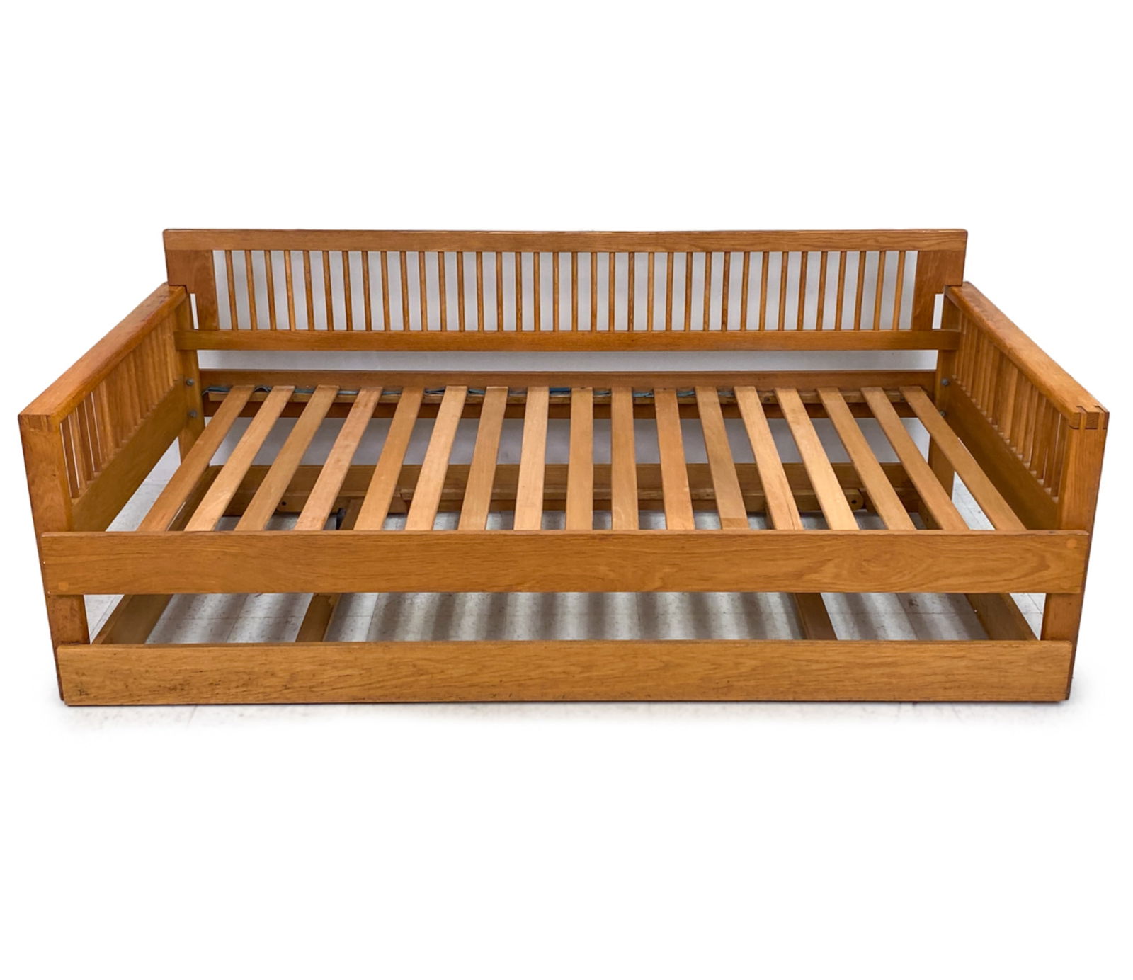 MID-CENTURY TRUNDLE BED BY CHARLES WEBB (1 of 16)