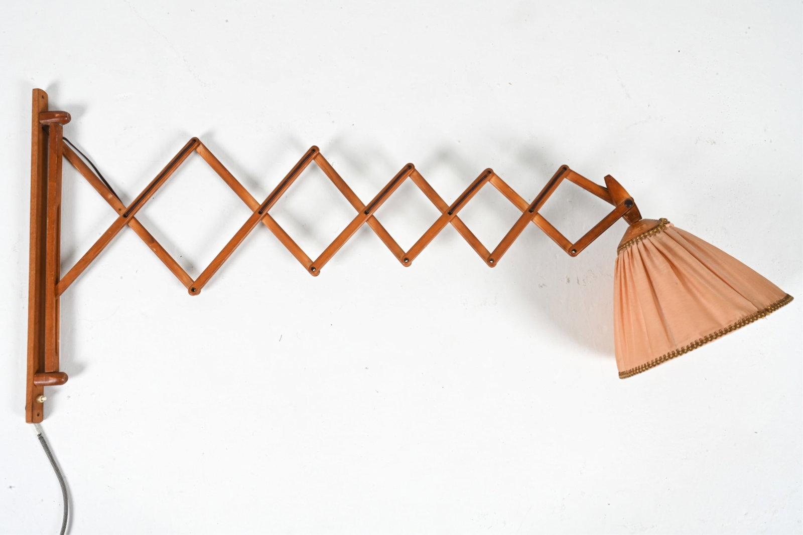 MID-CENTURY LE KLINT-STYLE SCISSOR WALL LAMP (1 of 12)