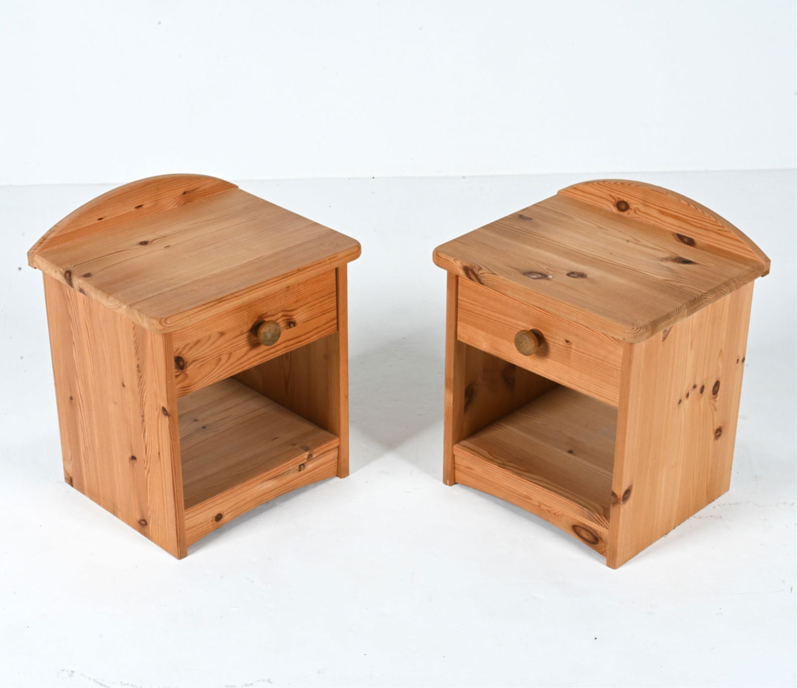 PAIR OF SCANDINAVIAN MODERN PINE NIGHTSTANDS (1 of 17)