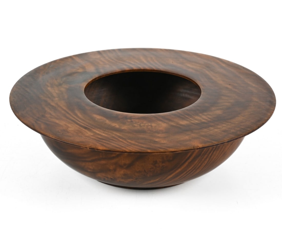HAND-TURNED WAVY MYRTLE WOOD BOWL, SIGNED: Signed and dated "BIP '92" underneath, with label giving artist "Bip[?] Perrson" and wood species "wavy myrtlewood". Dimensions: H 3.25" x Dia. 11.25" Condition: No issues to note.