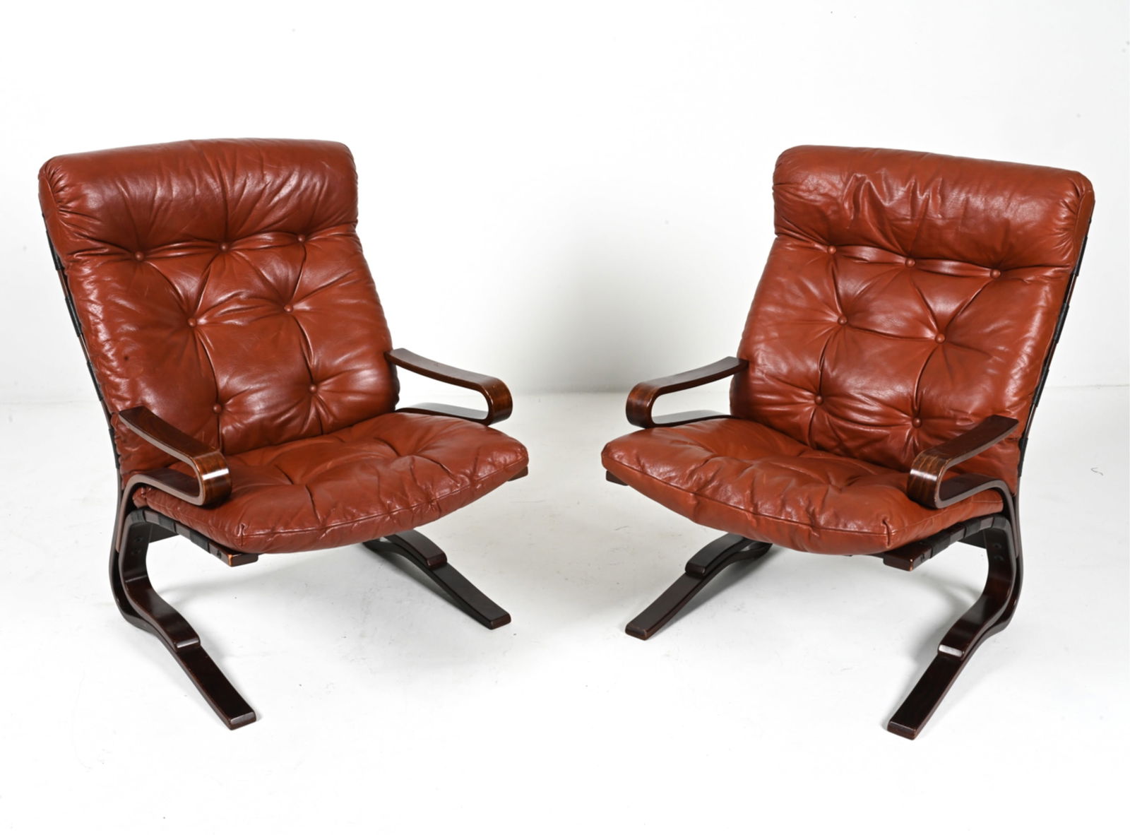 (2) EINAR HOVE SKYLINE LEATHER HIGH-BACK CHAIRS (1 of 15)