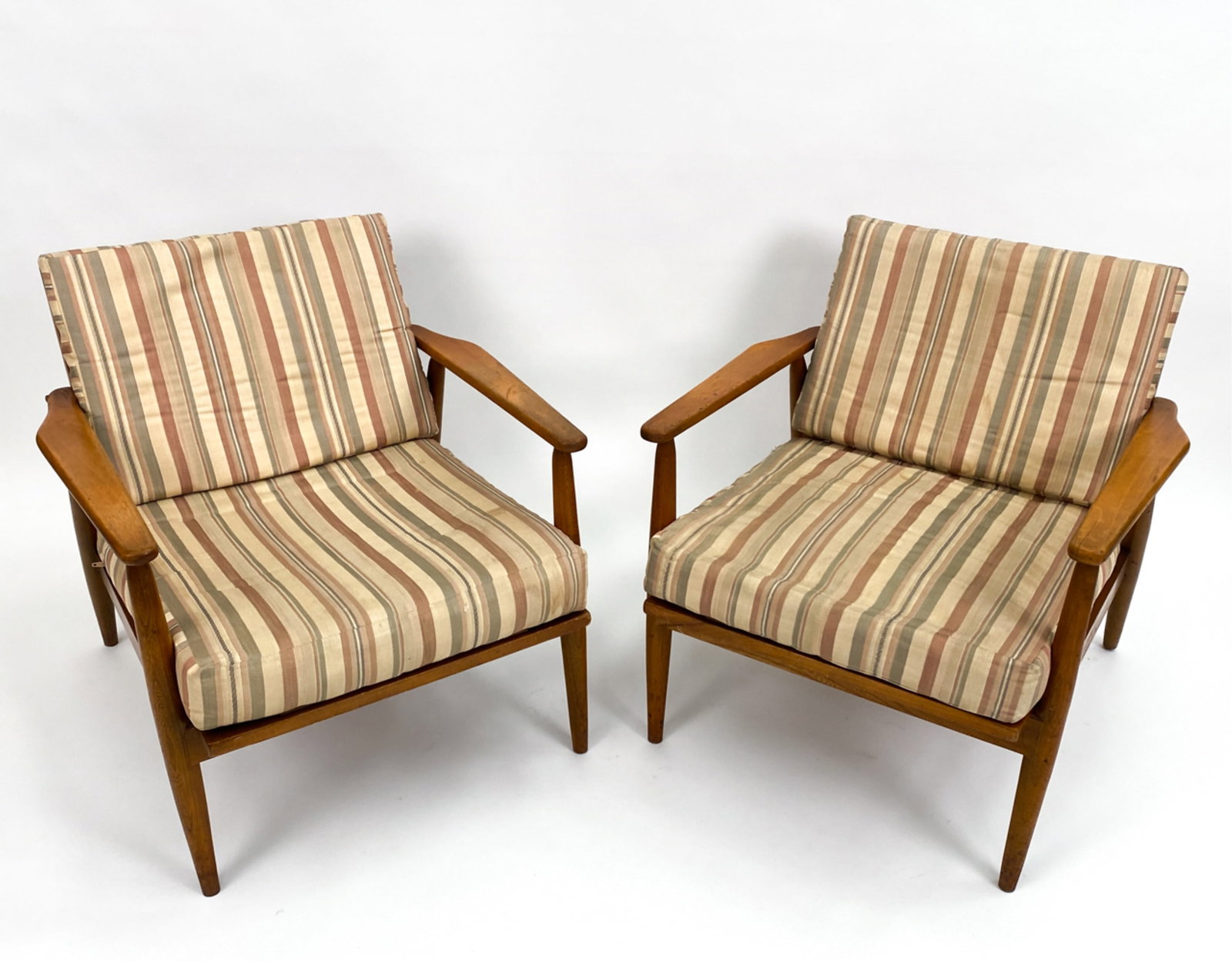 PAIR MID-CENTURY LOUNGE CHAIRS (1 of 20)