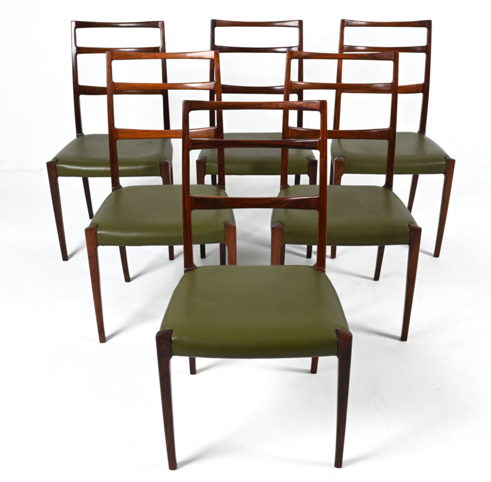 (6) ATTR. ARNE VODDER FOR SIBAST ROSEWOOD CHAIRS: Fantastic suite of (6) Modern dining chairs in solid rosewood, with olive green leather seats. Design attributed to the legendary architect Arne Vodder for Sibast, Denmark, c. 1960's-1970's. Dimension