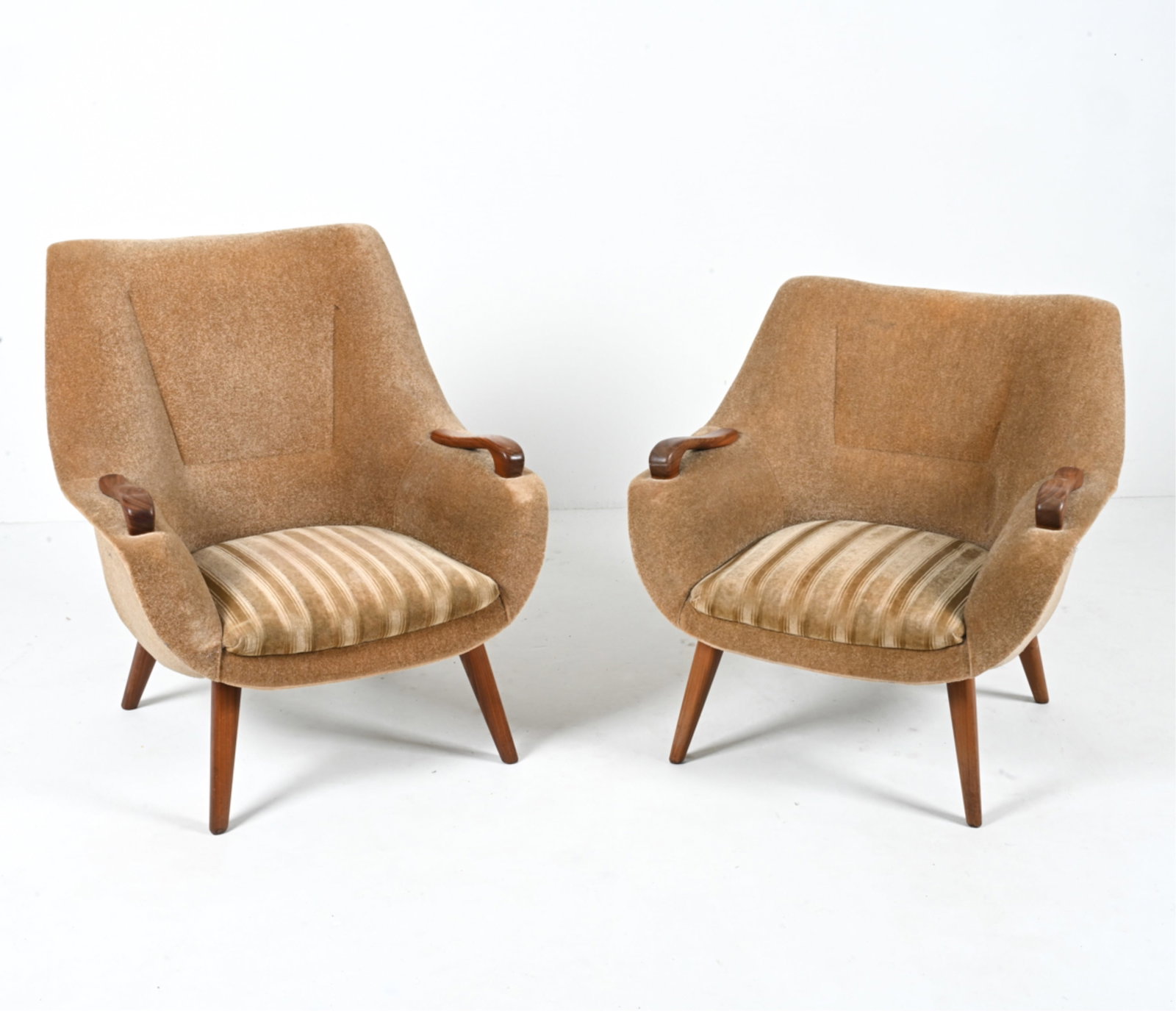 PAIR OF DUTCH MOHAIR & TEAK LOUNGE CHAIRS, 1950'S (1 of 18)