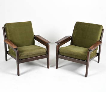 PAIR OF DUTCH MID-CENTURY OAK LOUNGE CHAIRS: In the style of Arne Wahl Iversen for Komfort. Dimensions; H 30" x W 29" x D 32" x SH 16" Condition: In good vintage condition overall. Frames with a few scuffs and scratches, minor rubbing and a few