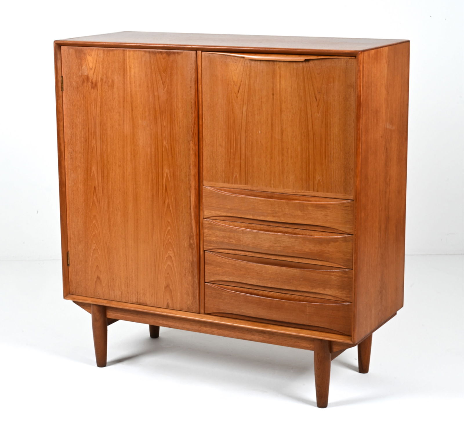 Dyrlund furniture 2024 for sale