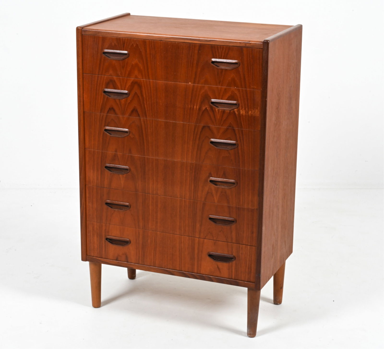MID-CENTURY DANISH TEAK CHEST OF DRAWERS (1 of 18)