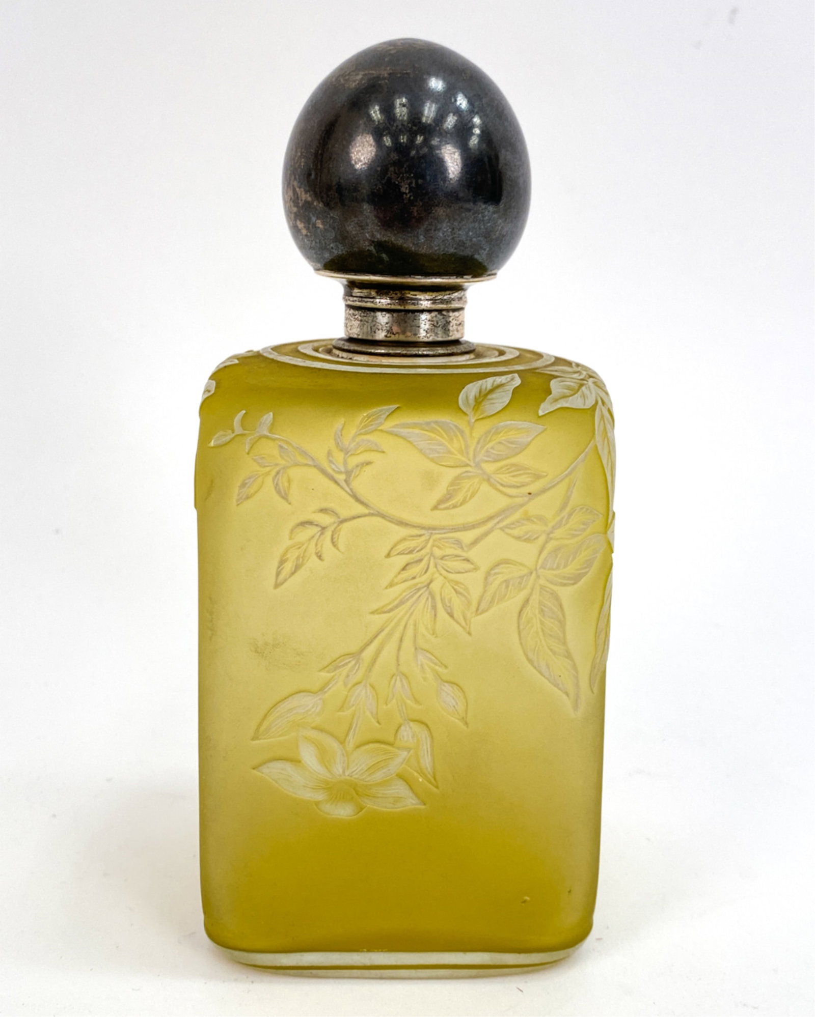 ATTR. THOMAS WEBB CAMEO GLASS PERFUME BOTTLE: Unsigned. Measurements: H 7.5" x W 3" x D 3" Conditions: Slight tarnish to bottle cap. Light signs of handling.