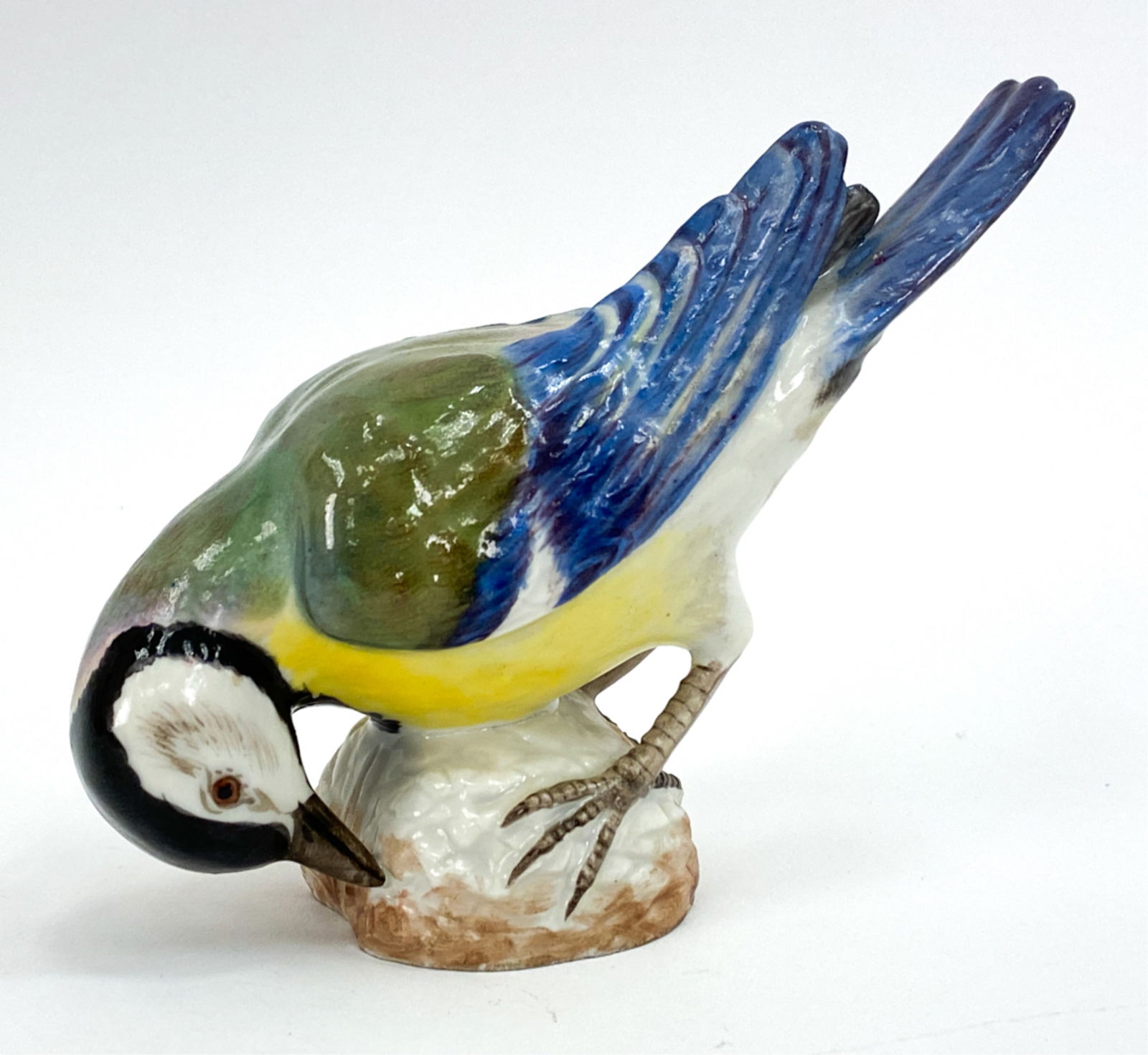 ANTIQUE MEISSEN PORCELAIN BIRD ON WALNUT SHELL (1 of 9)