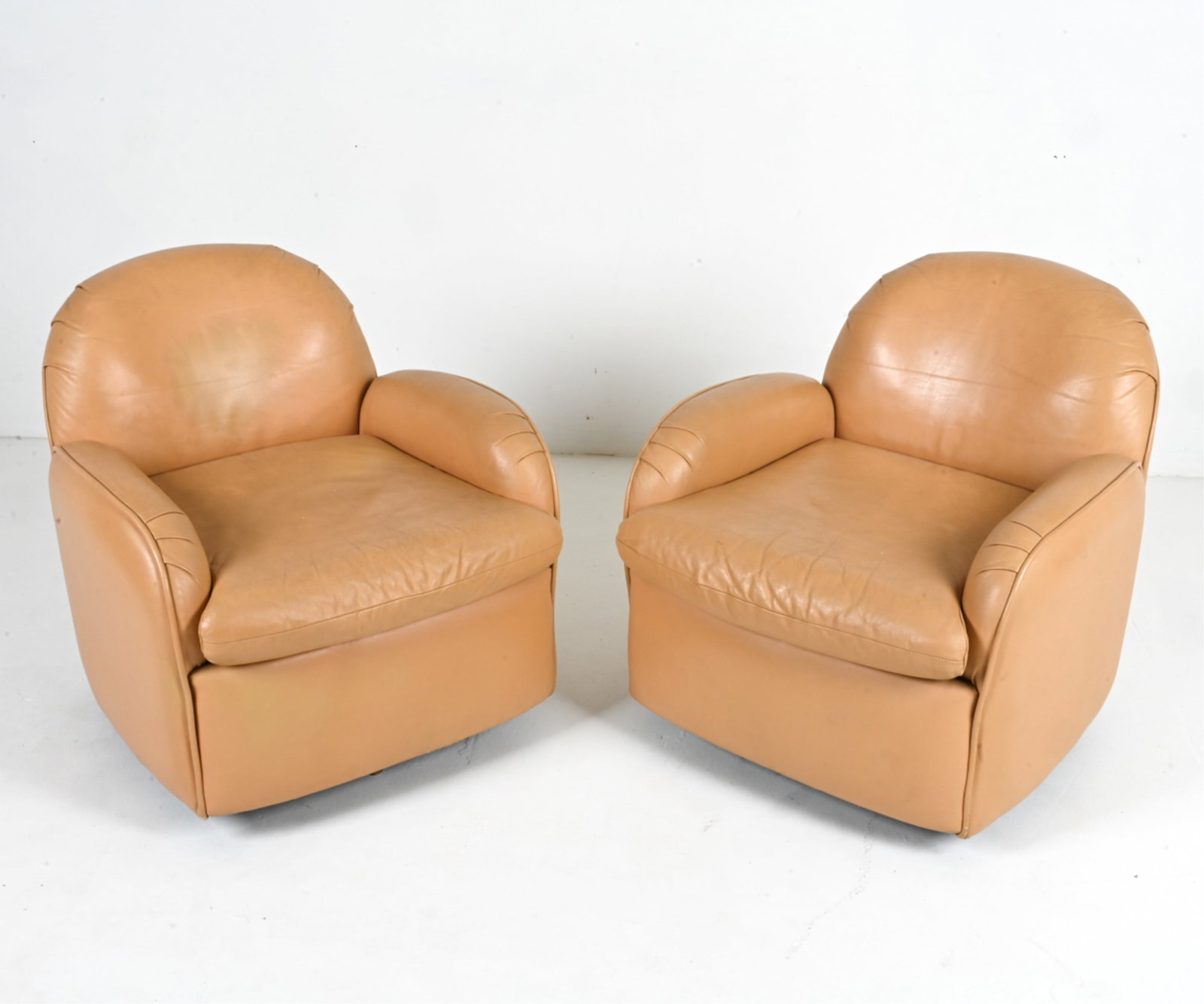 PAIR OF LEATHER SWIVEL CLUB CHAIRS, C. 1970'S (1 of 18)