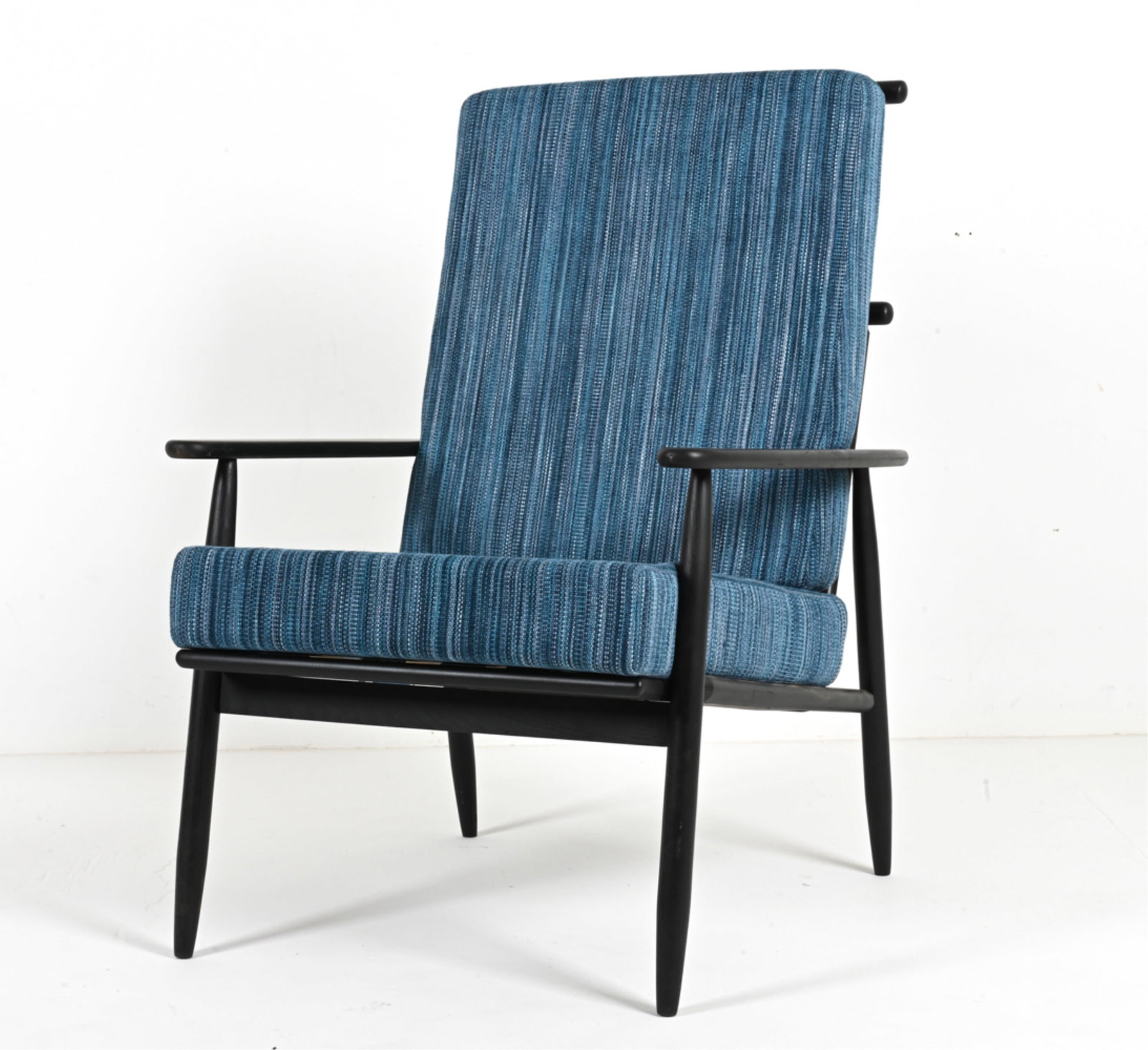 MID-CENTURY COMB-BACK SPINDLE LOUNGE CHAIR (1 of 19)