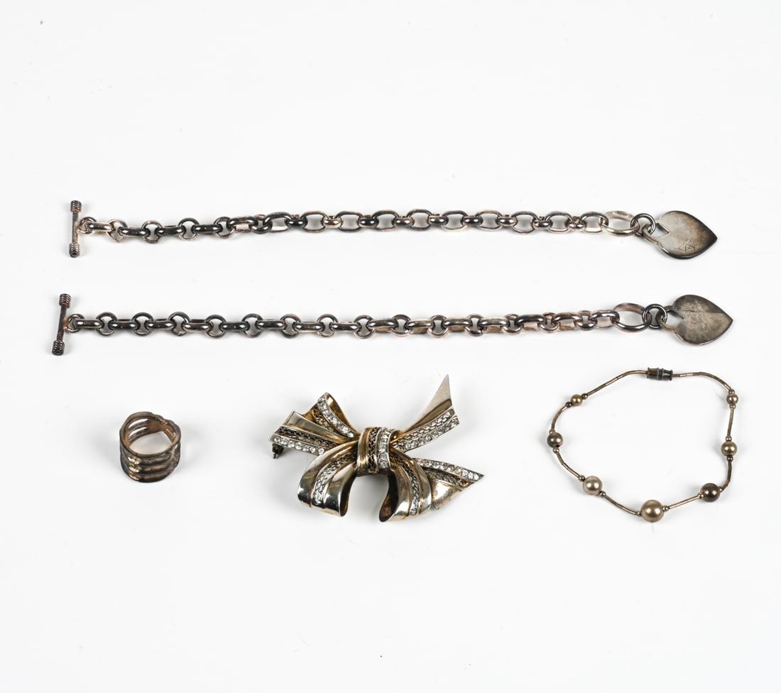 GROUPING OF SILVER JEWELRY: All but the small beaded bracelet appear to be hallmarked 925/Sterling. Brooch bears the faint maker's mark "RO__SA"; the rest appear to be unsigned. Dimensions: (Toggle chain bracelet) L 7" x Dia. 0.