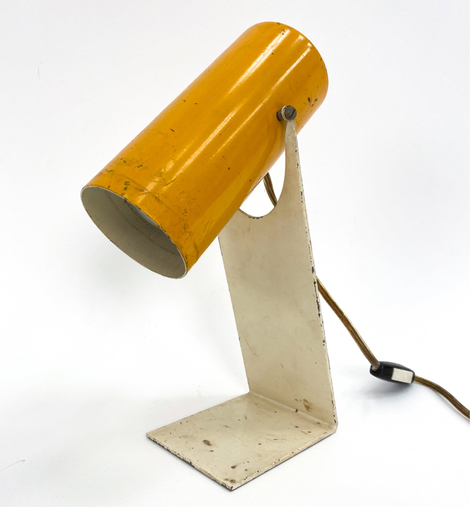 MID-CENTURY ENAMELED METAL TABLE LAMP (1 of 8)