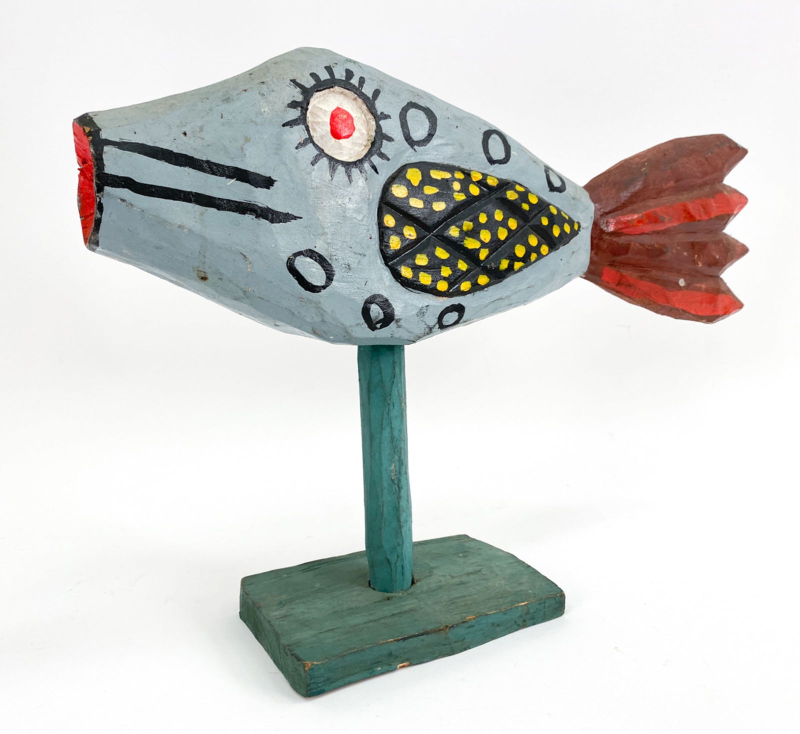 OUTSIDER ART CARVED FISH SCULPTURE (1 of 10)