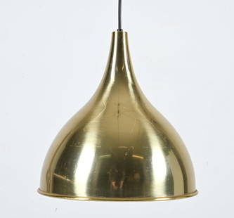 JO HAMMERBORG FOG & MORUP SILHUET PENDANT: Model "Silhuet 2" large pendant light in brass-finished aluminum, designed by Jo Hammerborg for Fog & Morup, Denmark, c. 1970's. Dimensions: (Shade only) H 12.5" x Dia. 11.75" Condition: Wiring not