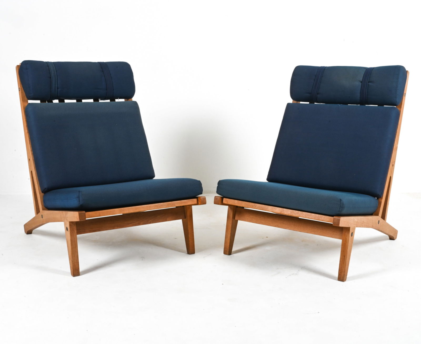 PAIR OF HANS WEGNER FOR GETAMA OAK 375 EASY CHAIRS (1 of 20)