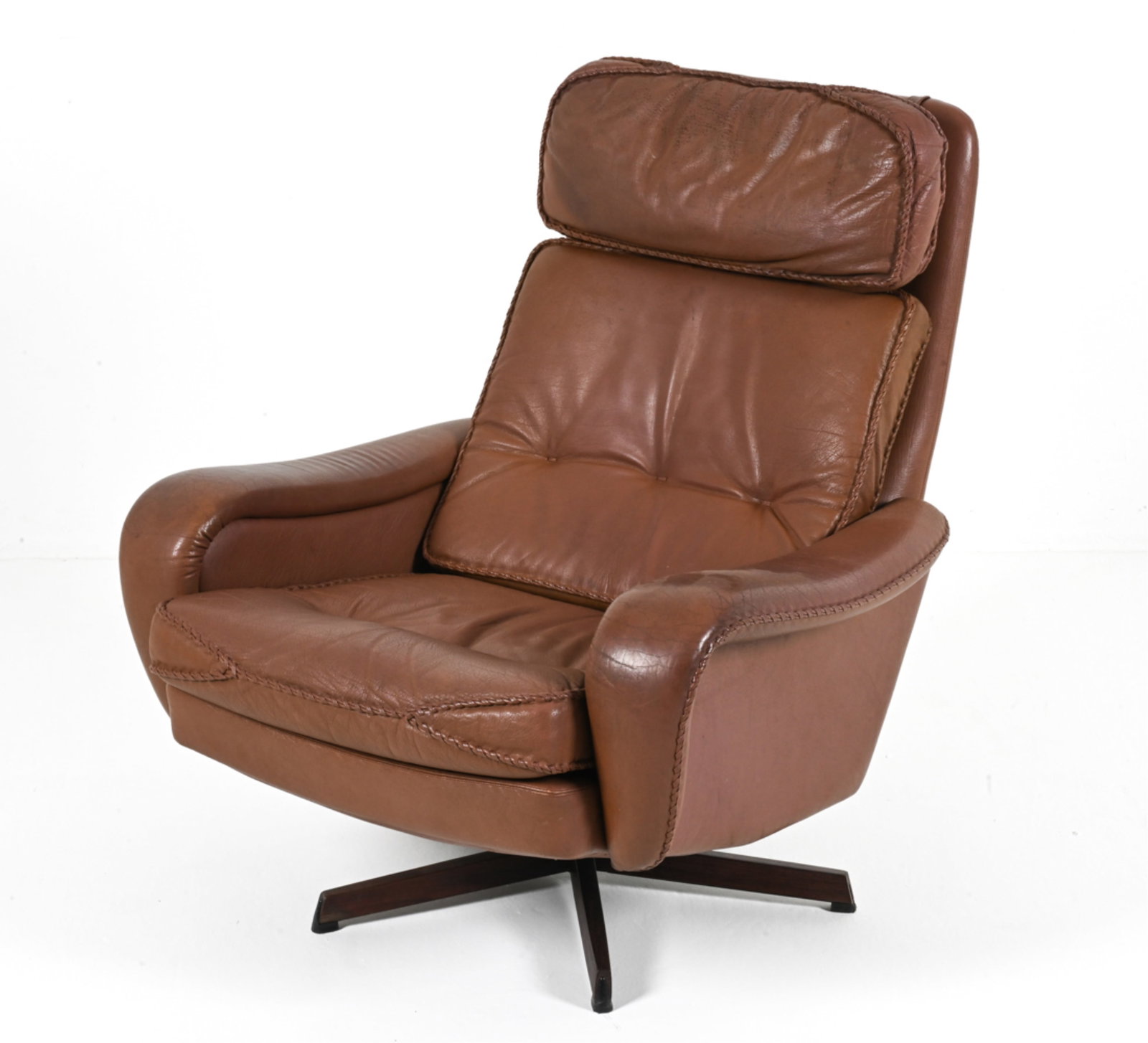 MADSEN & SCHUBELL BUFFALO LEATHER & ROSEWOOD CHAIR: Danish Modern lounge chair with swivel action, finished in whipstitched buffalo leather with rosewood legs. Stamped "Made in Denmark" with patent no. underneath. Designed by Ib Madsen and Acton Schube