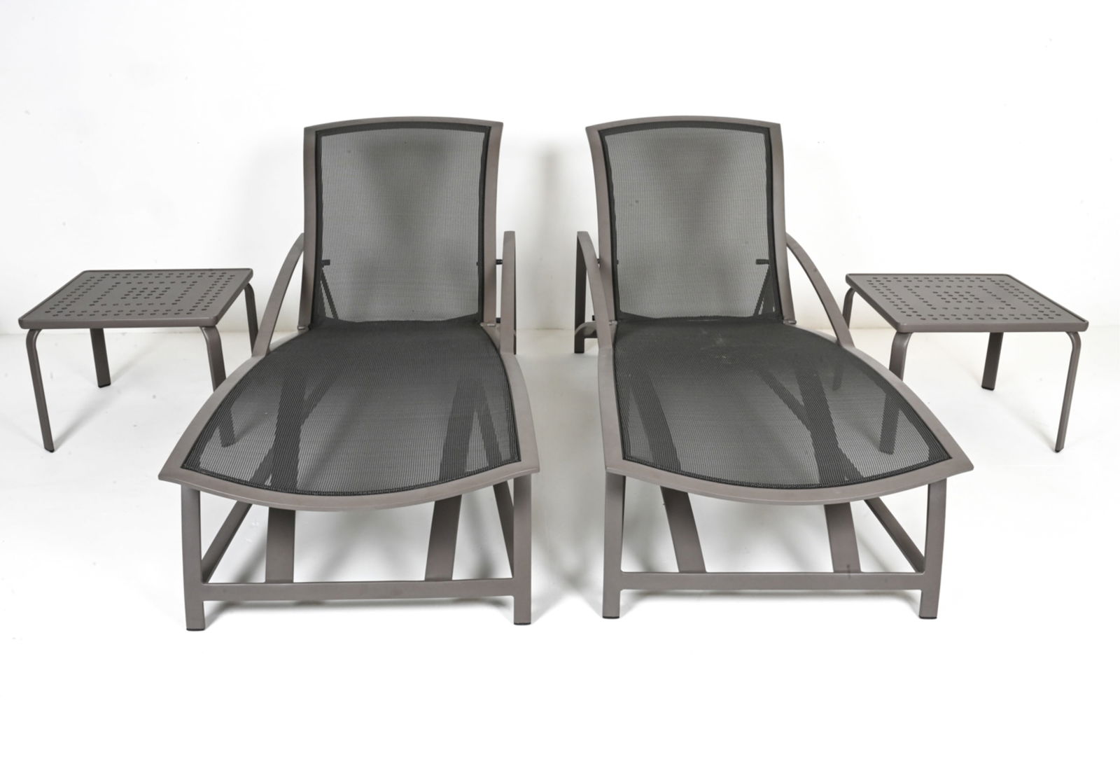 (2) BROWN JORDAN CHAISE LOUNGES WITH END TABLES (1 of 18)