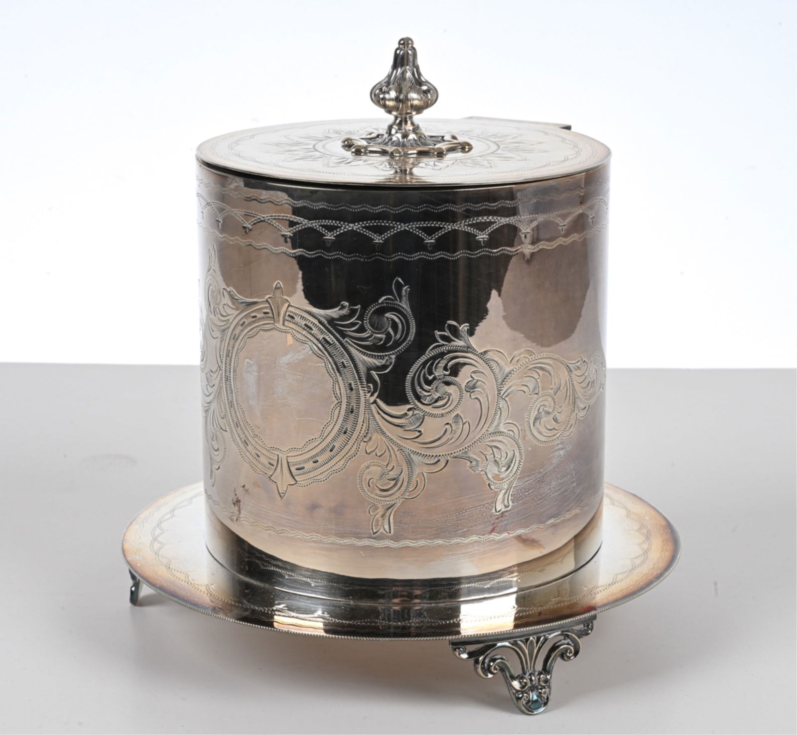 ENGLISH SILVERPLATE BISCUIT BOX OR TEA CADDY (1 of 15)