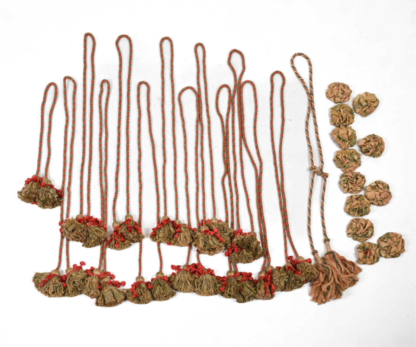 GROUPING OF DRAPERY TRIMMINGS, TASSELS & TIEBACKS (1 of 9)