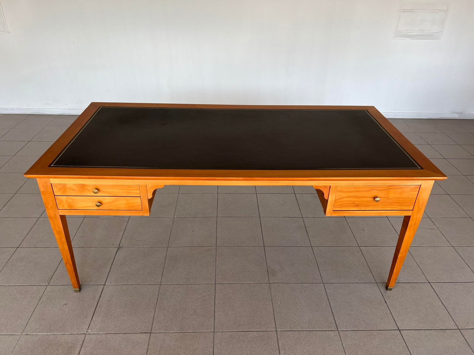 EXECUTIVE LEATHER PARTNERS DESK (1 of 11)