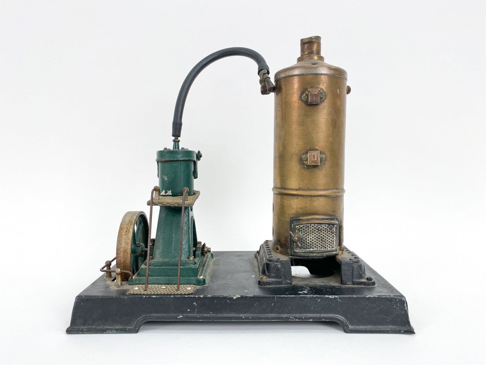 ANTIQUE MODEL STEAM ENGINE (1 of 10)